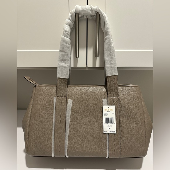 Michael Kors Romee large pebble leather tote NWT in Birch - Picture 6 of 14